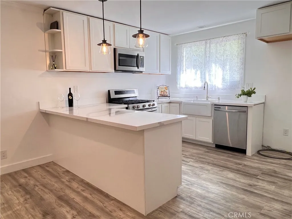 6141 Dalecrest Avenue, Woodland Hills, CA 91367 - Photo 5 of 10, Woodland Hills, CA