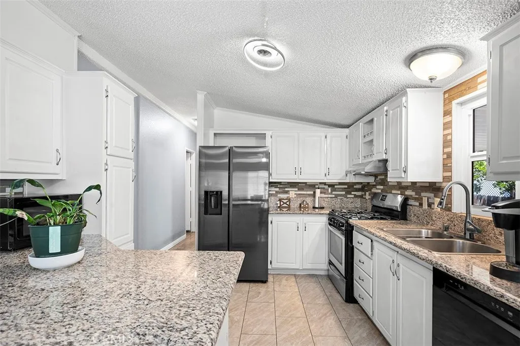 https://cdn.realtyfeed.com/cdn/127/306748872/1e4ce4da6c701405d8c24c77fe1b5d7f.webp