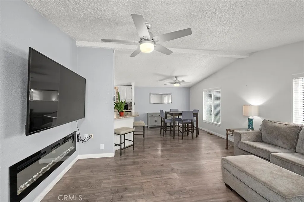 https://cdn.realtyfeed.com/cdn/127/306748872/3fd6b4e2056fd966d9da484c0be5c993.webp