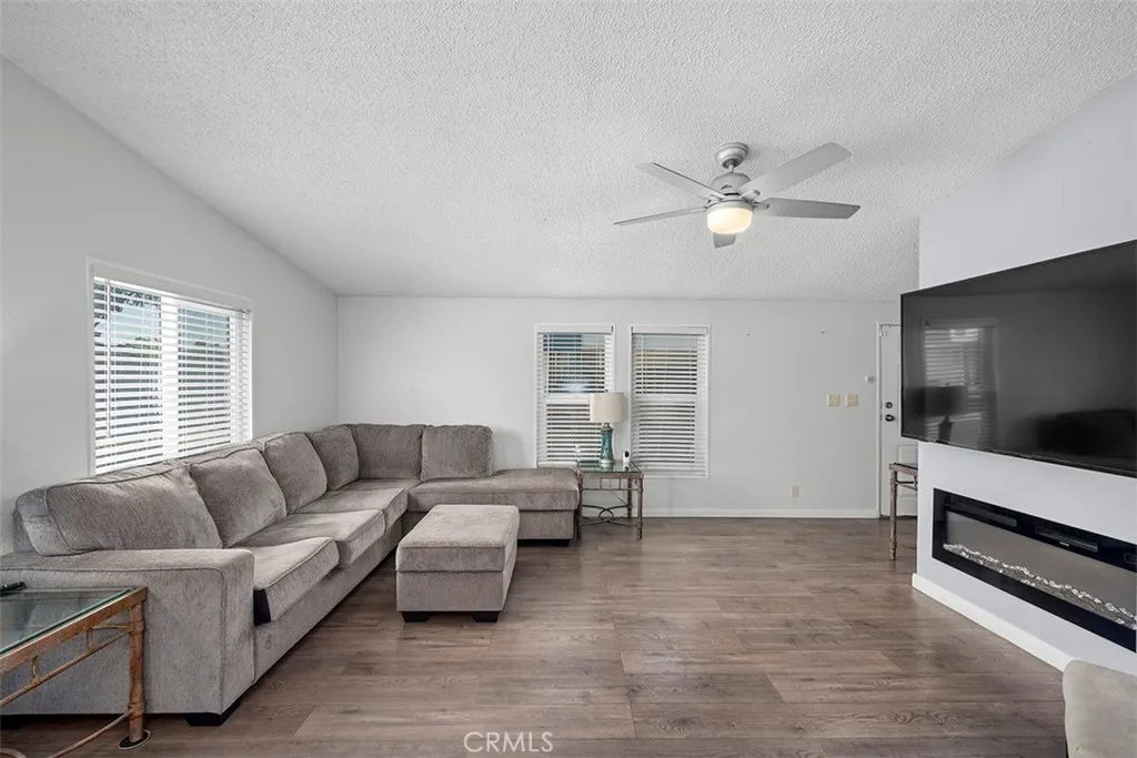 https://cdn.realtyfeed.com/cdn/127/306748872/827b4bd201e3775b628cd0d7e1f7b82a.webp