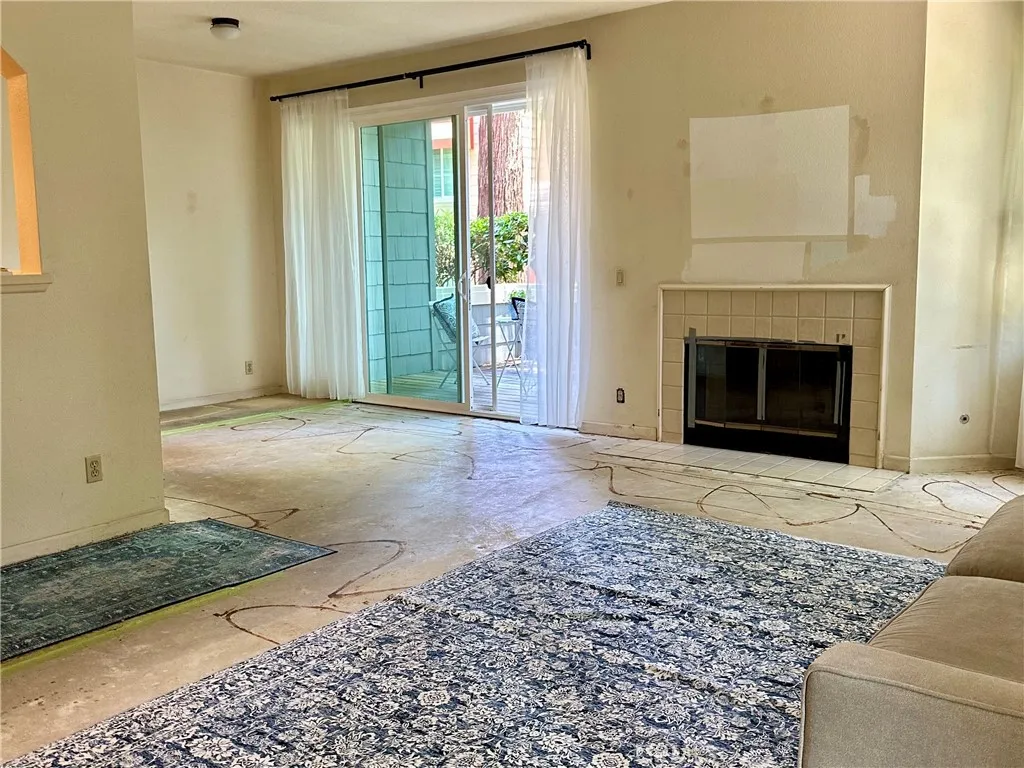 19342 Sunray Lane Unit 104, Huntington Beach, CA 92648 - Photo 3 of 19, Huntington Beach, CA