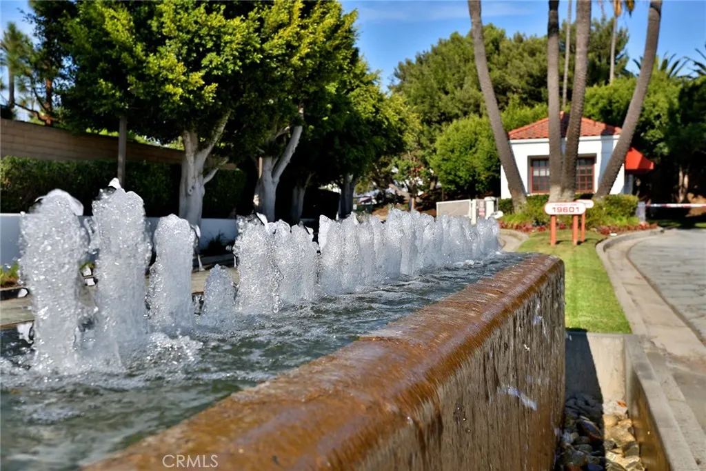 19342 Sunray Lane Unit 104, Huntington Beach, CA 92648 - Photo 2 of 19, Huntington Beach, CA