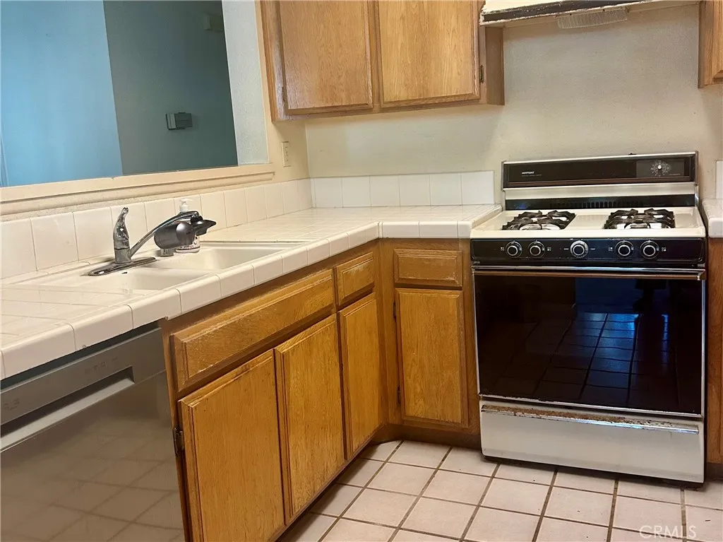 19342 Sunray Lane Unit 104, Huntington Beach, CA 92648 - Photo 4 of 19, Huntington Beach, CA