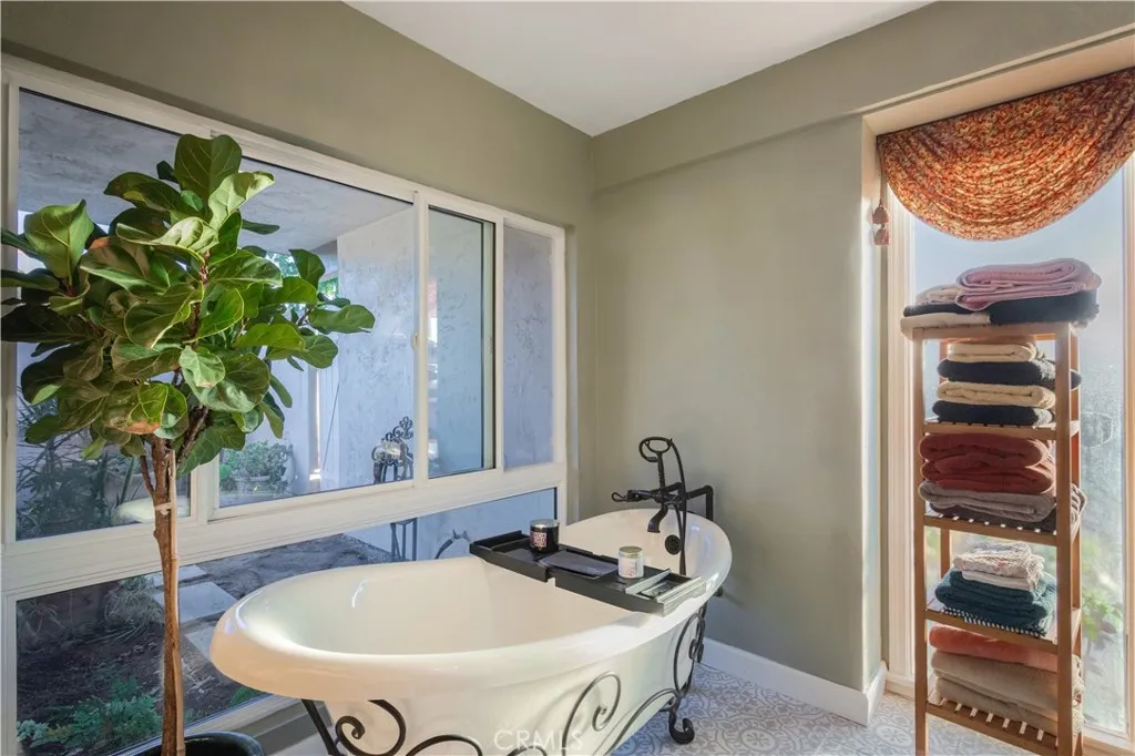 https://cdn.realtyfeed.com/cdn/127/306748980/218800876d0bed75182028b8ca615895.webp