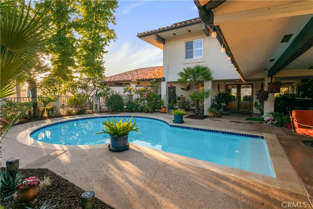 https://cdn.realtyfeed.com/cdn/127/306748980/858dc2f8407fbf419bb6af729ee35779.webp