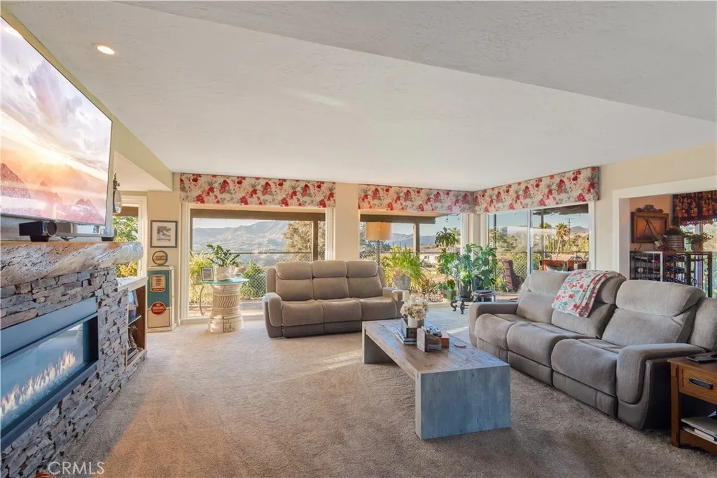 https://cdn.realtyfeed.com/cdn/127/306748980/9c402faadd8588d0a9e78cd5f0f2cb16.webp
