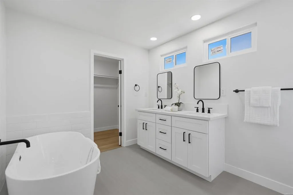 https://cdn.realtyfeed.com/cdn/127/306749008/43cf80568a685b623e692a02dca8dc4c.webp