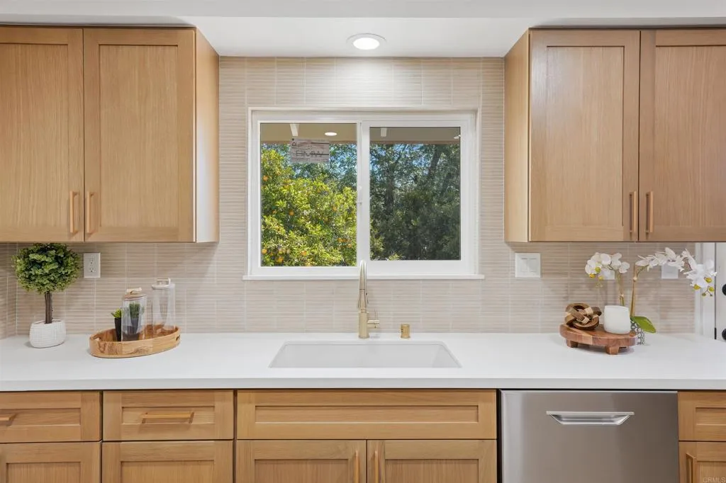 https://cdn.realtyfeed.com/cdn/127/306749008/ead9d261421d498399bac2a463de29d0.webp