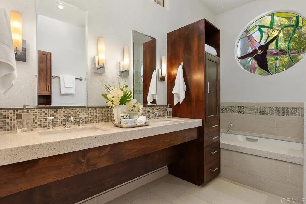 https://cdn.realtyfeed.com/cdn/127/306749079/14cbefba74324a86cec57fb0880b4d49.webp