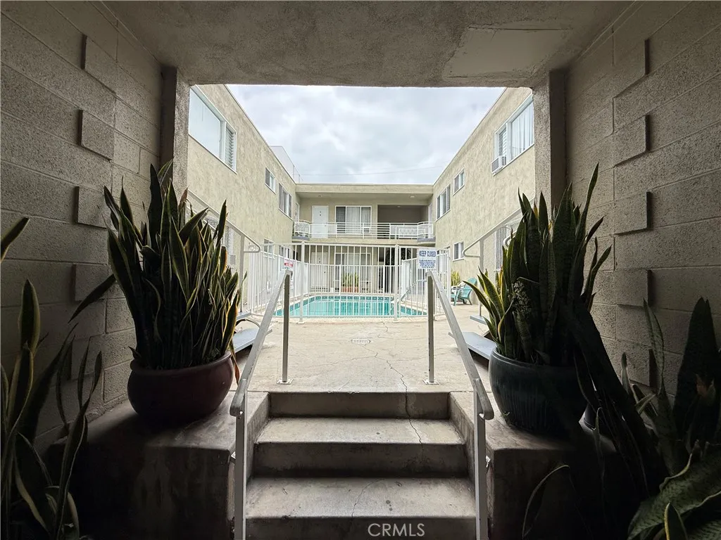 423 S Le Doux Rd Unit 10, Los Angeles, CA 90048 - Photo 2 of 18, Los Angeles, CA