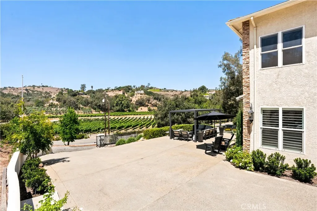 https://cdn.realtyfeed.com/cdn/127/306749117/ae85ffdc22f1a5e4d25cbff822472ff6.webp