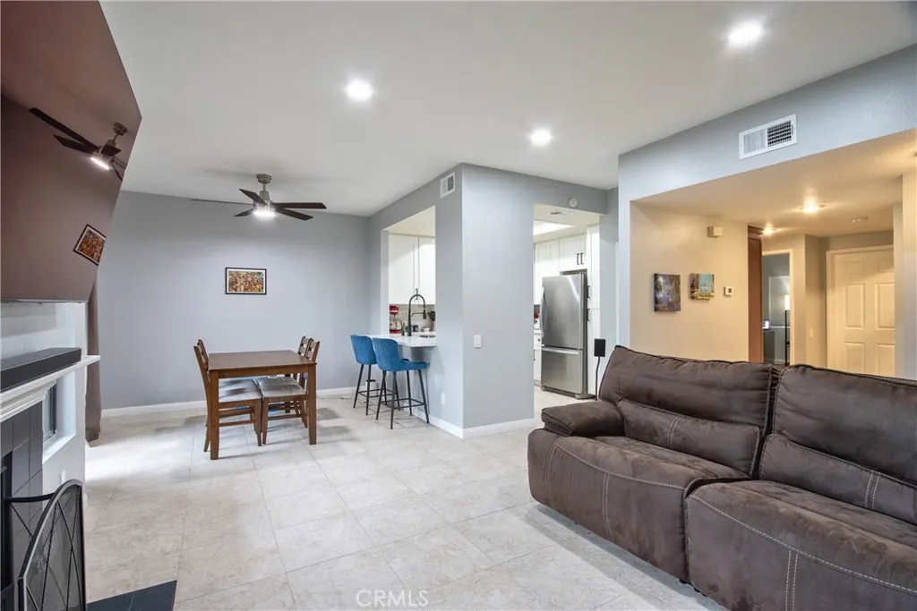 https://cdn.realtyfeed.com/cdn/127/306749125/65d2549e52ad8b7d2615592bbedb76e4.webp