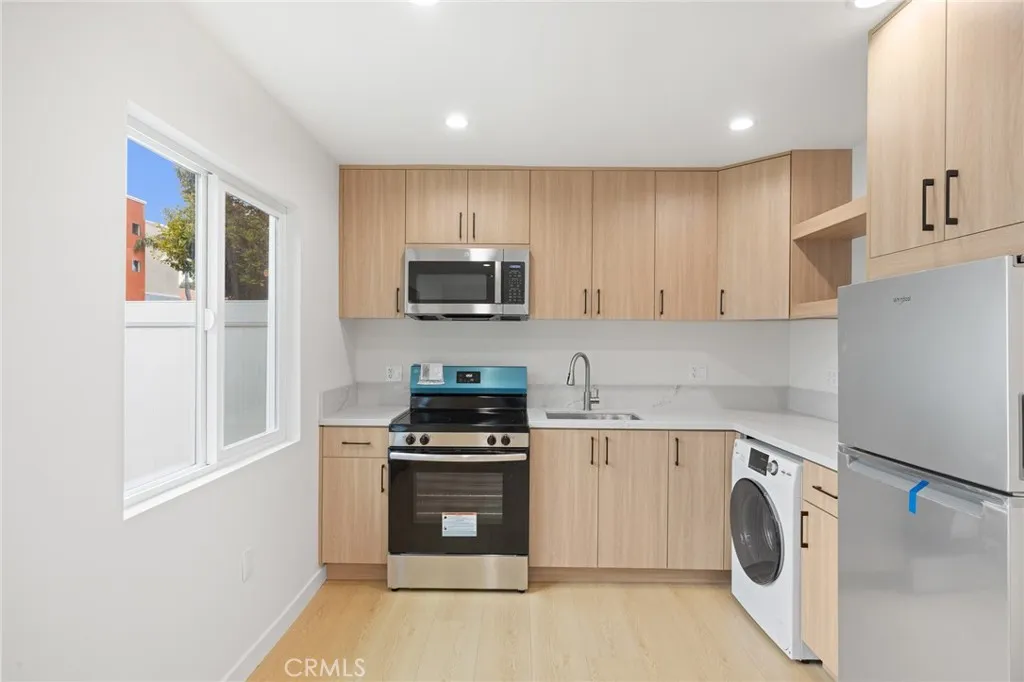 22609 Mariano Street, Woodland Hills, CA 91367 - Photo 5 of 10, Woodland Hills, CA
