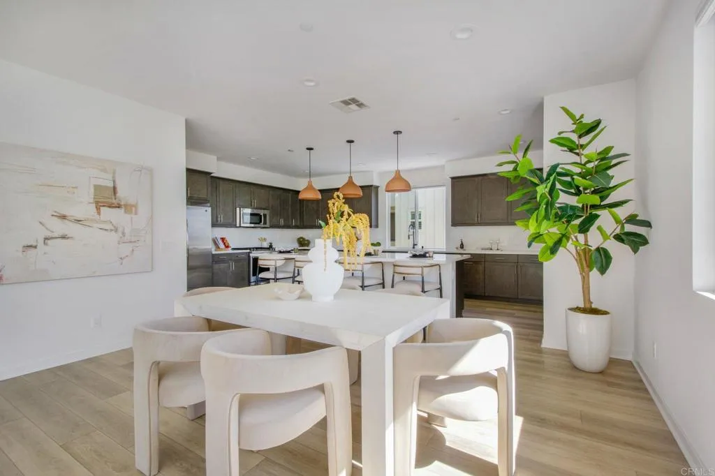 https://cdn.realtyfeed.com/cdn/127/306749169/7ab44da4330eed04aaabc518955bae15.webp