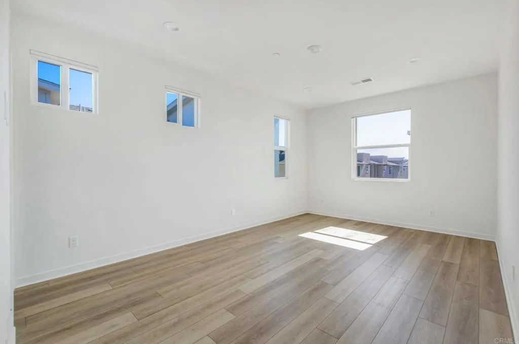 https://cdn.realtyfeed.com/cdn/127/306749169/e5e1b3a454b8ccf1ae196ccc5821dd9b.webp