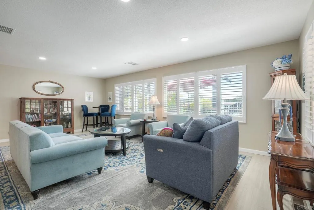 https://cdn.realtyfeed.com/cdn/127/306749210/5d9e26ad0c5e32ff6e28317a49f4e382.webp