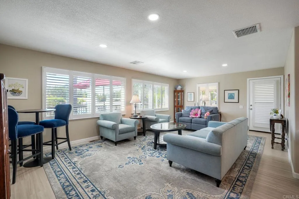 https://cdn.realtyfeed.com/cdn/127/306749210/5e3f64b74442878066458e7060cebc30.webp