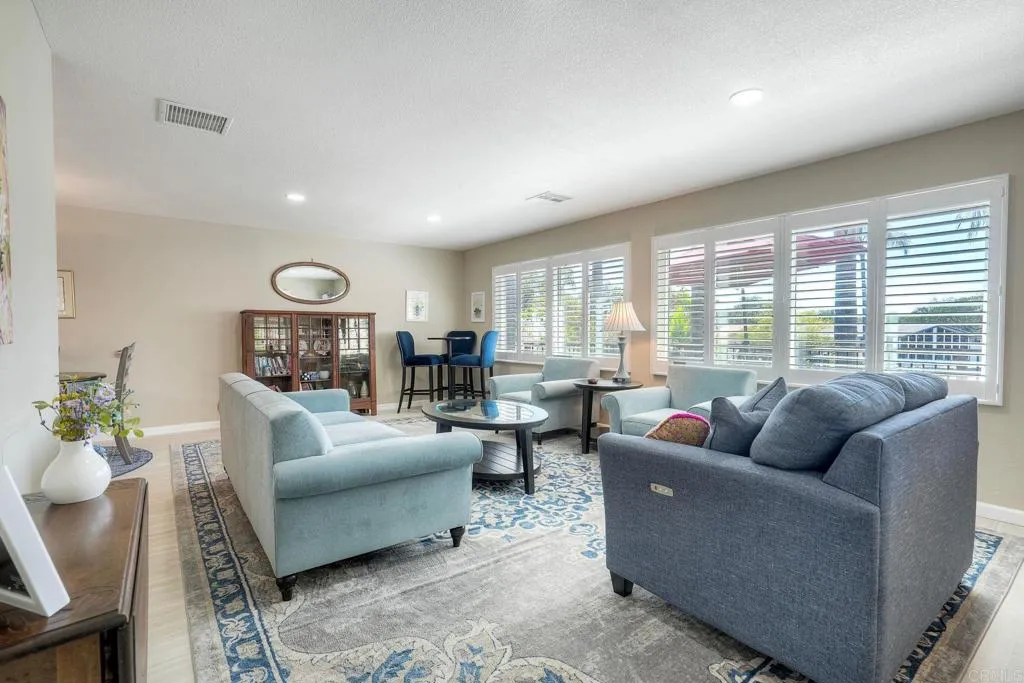 https://cdn.realtyfeed.com/cdn/127/306749210/f8c8a4fe62d80ffc2d1d1148a19e3b18.webp