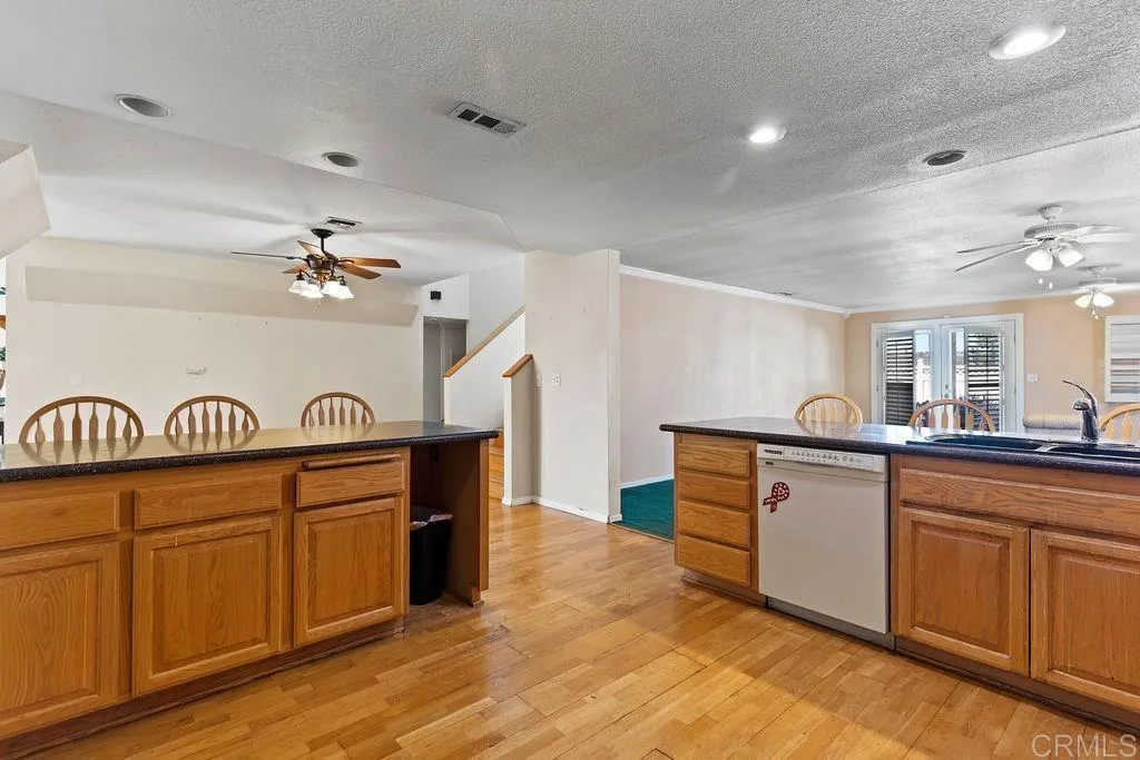 https://cdn.realtyfeed.com/cdn/127/306749216/2a7a7fc9086a396bf5f4c96cb5066e74.webp
