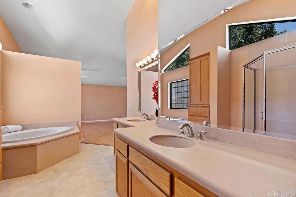 https://cdn.realtyfeed.com/cdn/127/306749216/5fb5b64e7213059566eb797078036e70.webp