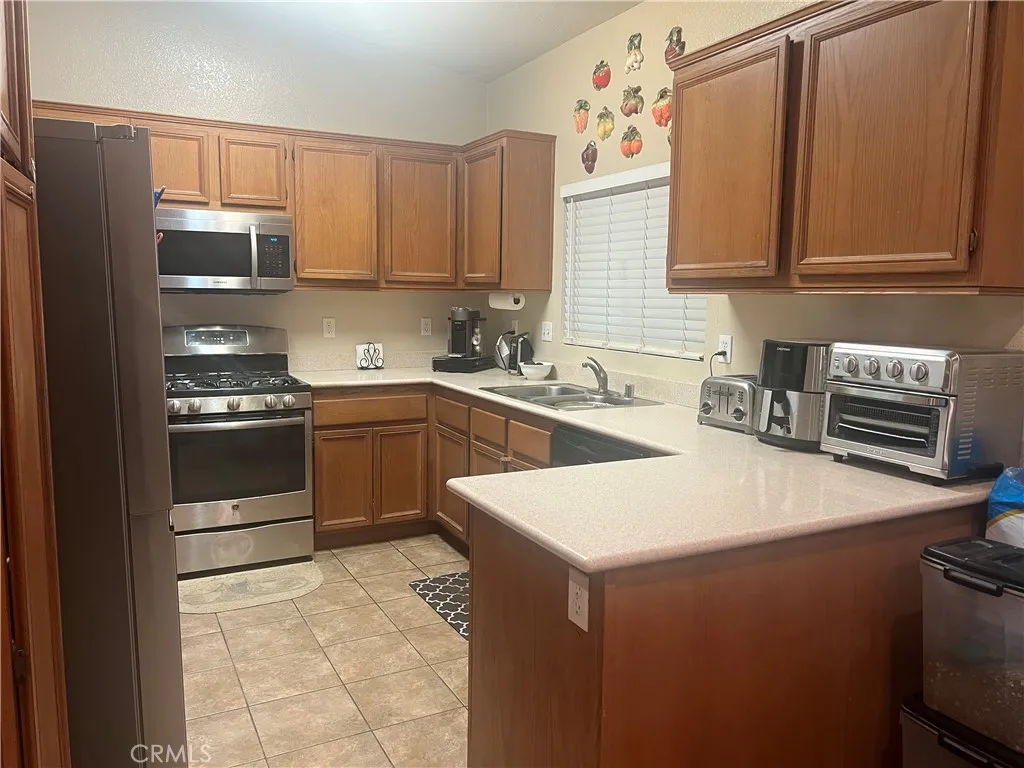 15993 Carmelia Drive, Victorville, CA 92394 - Photo 3 of 14, Victorville, CA