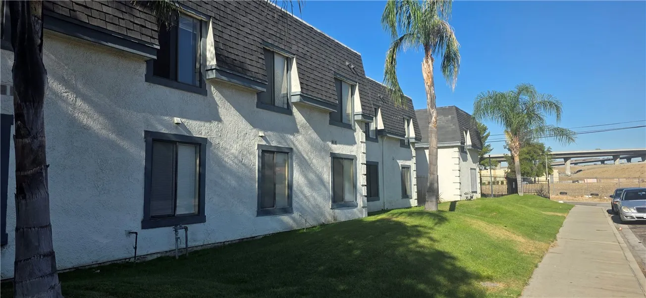 1319 Oakwood Drive Unit 12, San Bernardino, CA 92405 - Photo 4 of 13, San Bernardino, CA