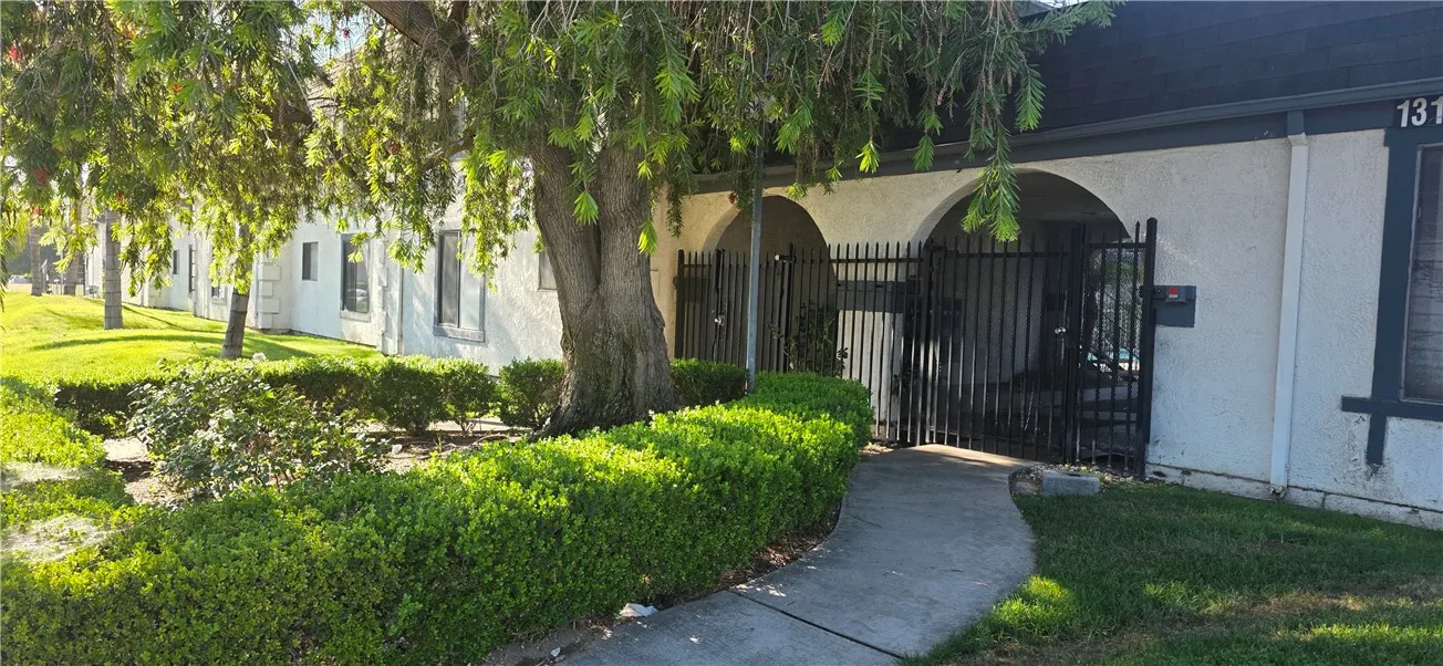 1319 Oakwood Drive Unit 12, San Bernardino, CA 92405 - Photo 5 of 13, San Bernardino, CA