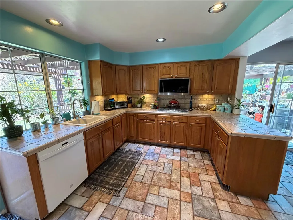 https://cdn.realtyfeed.com/cdn/127/306749363/84812d1ac03e0847b5a265d467d4a927.webp