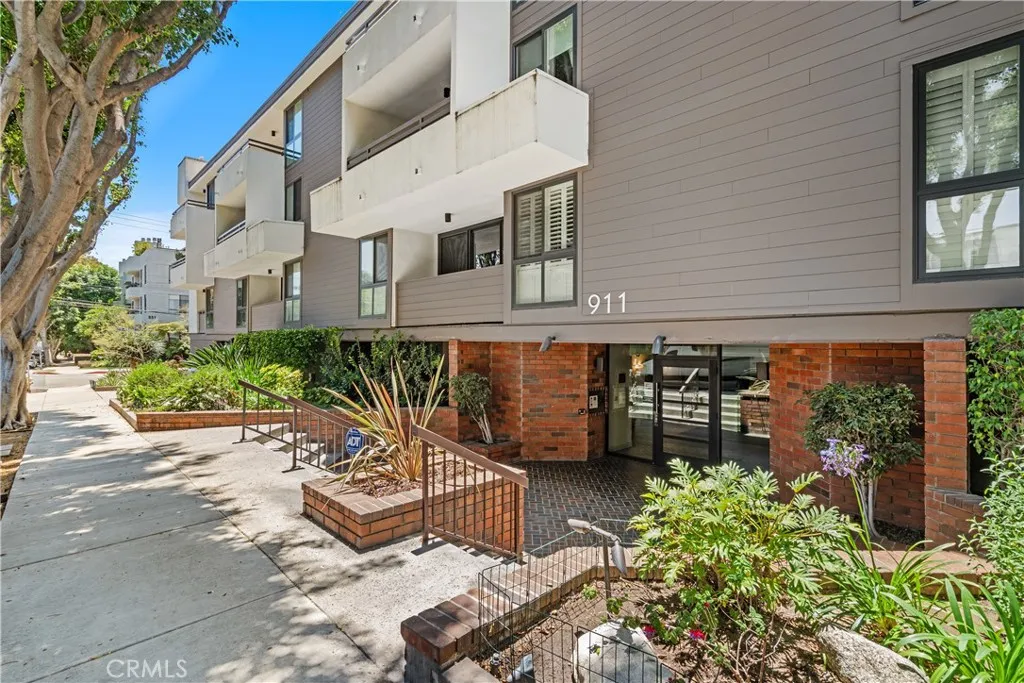 911 N Kings Road Unit 319, West Hollywood, CA 90069 - Photo 3 of 37, West Hollywood, CA