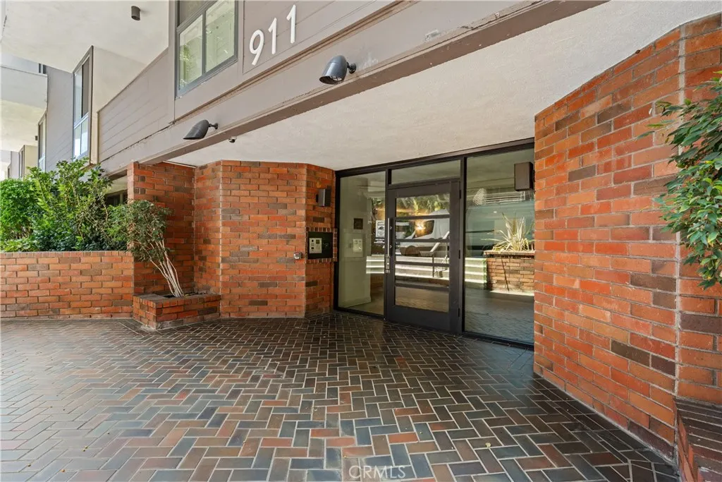 911 N Kings Road Unit 319, West Hollywood, CA 90069 - Photo 4 of 37, West Hollywood, CA
