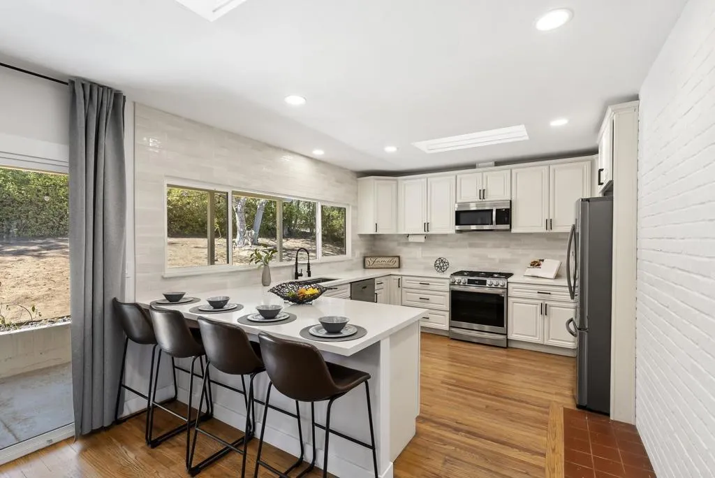 https://cdn.realtyfeed.com/cdn/127/306749448/439d07b92f4fbbfb2835d653313e6f22.webp