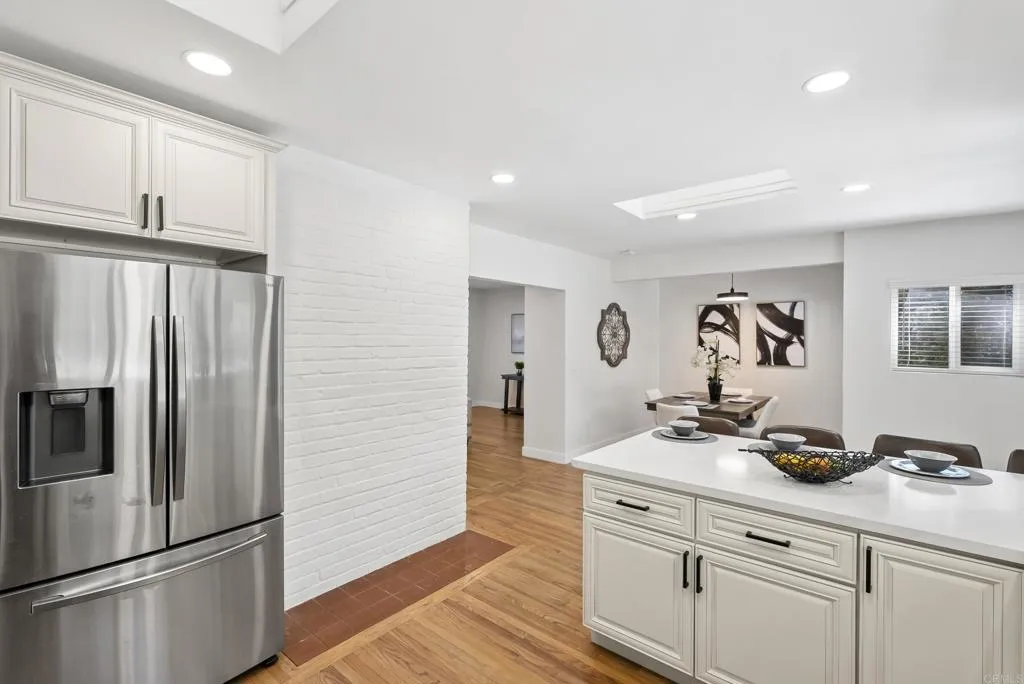https://cdn.realtyfeed.com/cdn/127/306749448/4ec58c898f0cf406731e77e5bd729eae.webp
