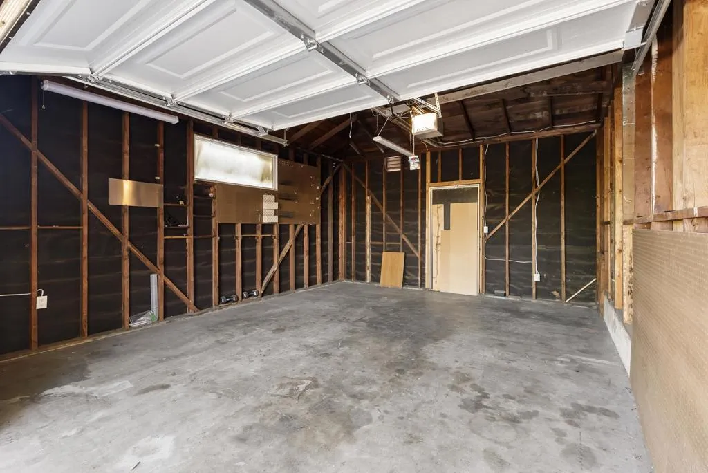 https://cdn.realtyfeed.com/cdn/127/306749448/a3e00cca628386262de78ce29e6e8d1a.webp