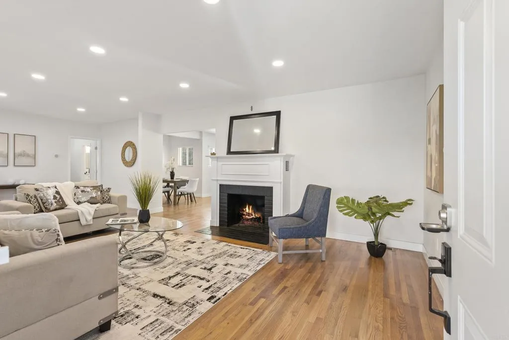 https://cdn.realtyfeed.com/cdn/127/306749448/b9f3029d44c4e25067de72d3e0c091d0.webp