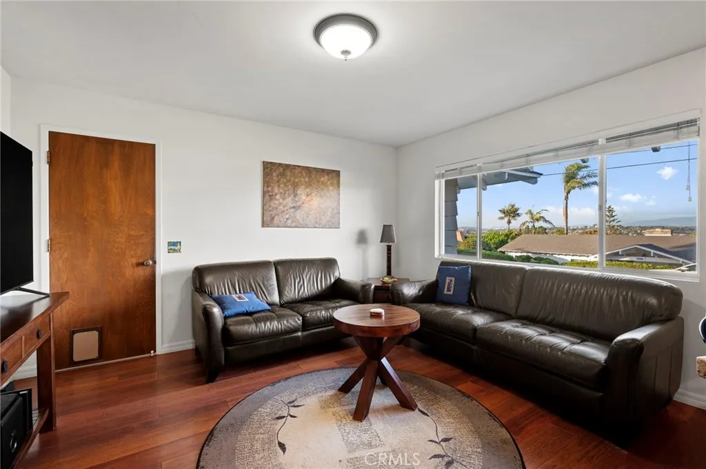 https://cdn.realtyfeed.com/cdn/127/306749478/db0cf4254b844f0db7adf7289af5a26c.webp