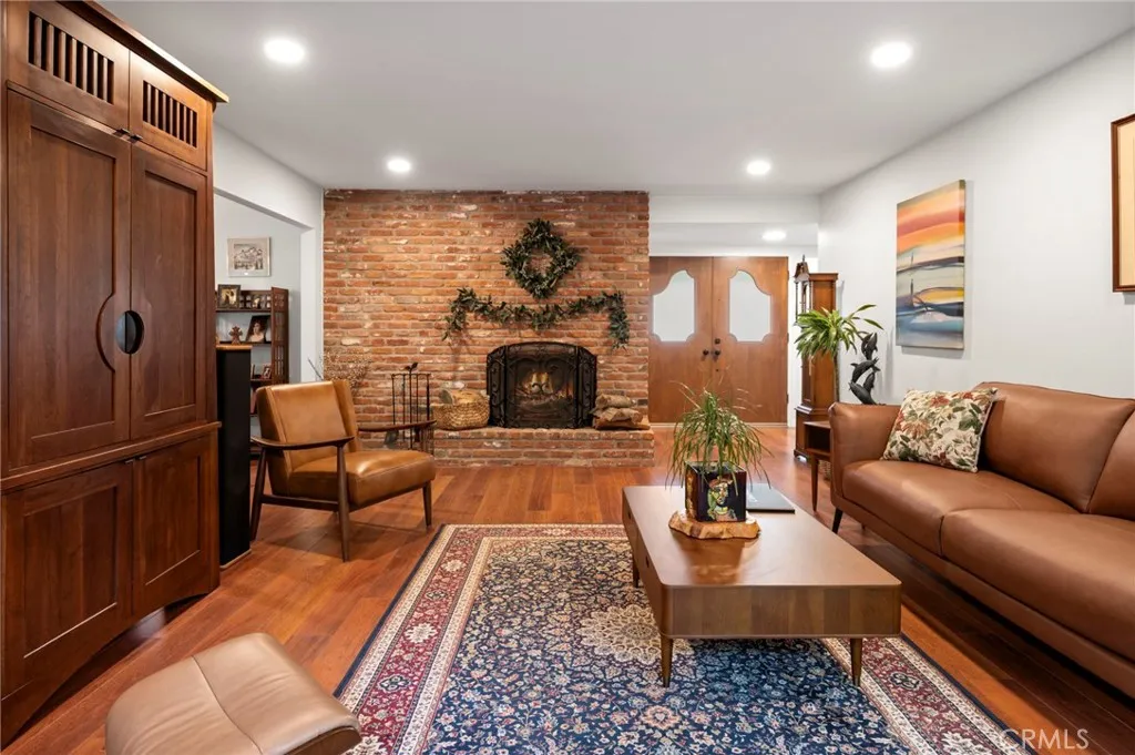 https://cdn.realtyfeed.com/cdn/127/306749478/e07dfe36ef4e4ecf9cafed9f811ac273.webp