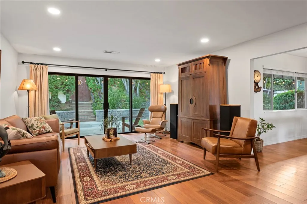 https://cdn.realtyfeed.com/cdn/127/306749478/ef95087e637557650acadb072bcaa29a.webp