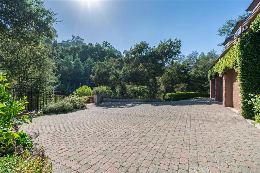 375 Berkshire Avenue, La Canada Flintridge, CA 91011 - Photo 5 of 72, La Canada Flintridge, CA