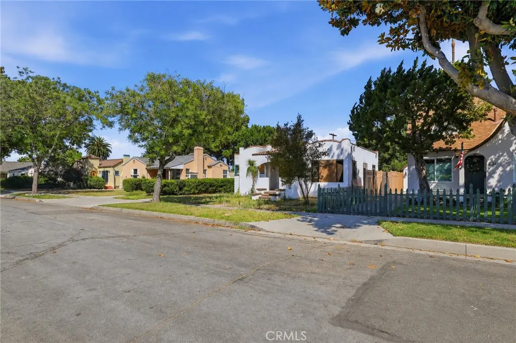 235 W Cedar Ave, Burbank, CA 91502 - Photo 2 of 14, Burbank, CA