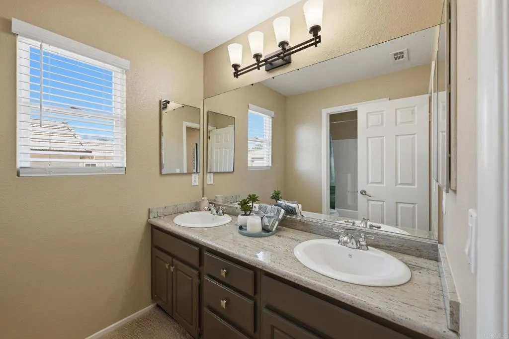 https://cdn.realtyfeed.com/cdn/127/306749641/9156ac4264c9d57d74e3cddf17a1b853.webp