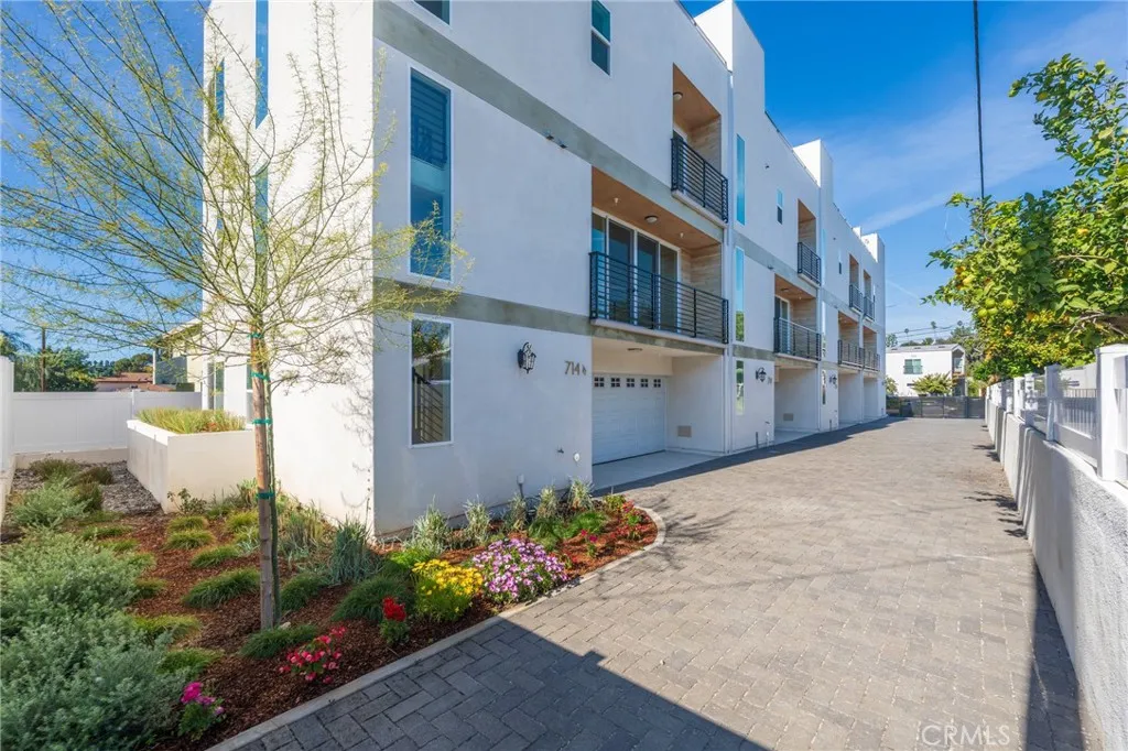 714 N Chestnut Avenue, Los Angeles, CA 90042 - Photo 2 of 44, Los Angeles, CA