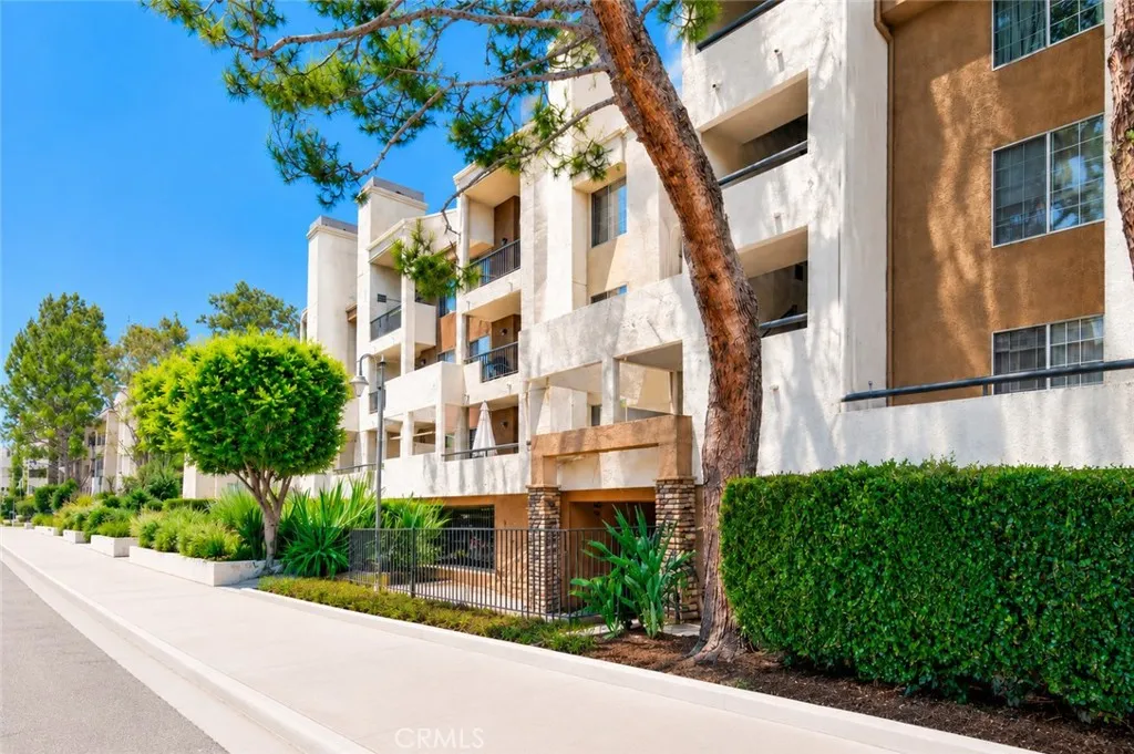 5520 Owensmouth Avenue Unit 117, Woodland Hills, CA 91367 - Photo 3 of 30, Woodland Hills, CA