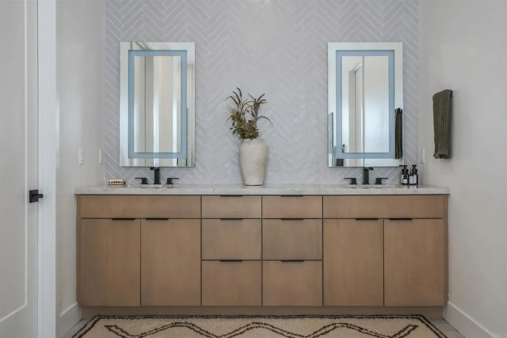 https://cdn.realtyfeed.com/cdn/127/306749701/64b669f3cb351dbae61a2104f7fbff78.webp