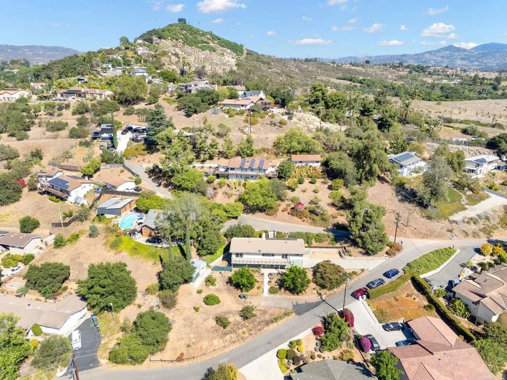 https://cdn.realtyfeed.com/cdn/127/306749754/cca2fdc4e76e58733ac229f44a9cf69f.webp