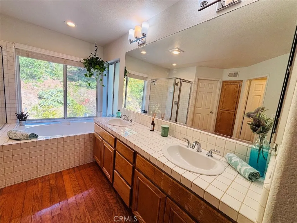 https://cdn.realtyfeed.com/cdn/127/306749811/7ed1f614758dbf62a60a5d3c2a55b7af.webp