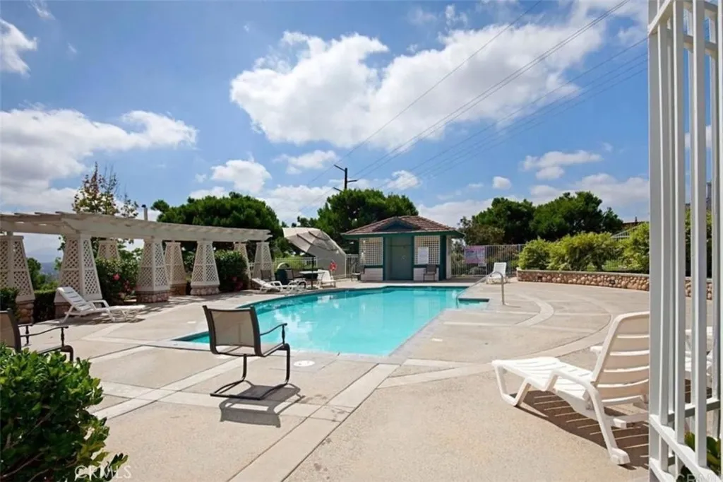 https://cdn.realtyfeed.com/cdn/127/306749811/833b8caf7c38aada1deab1160ce1f8b0.webp