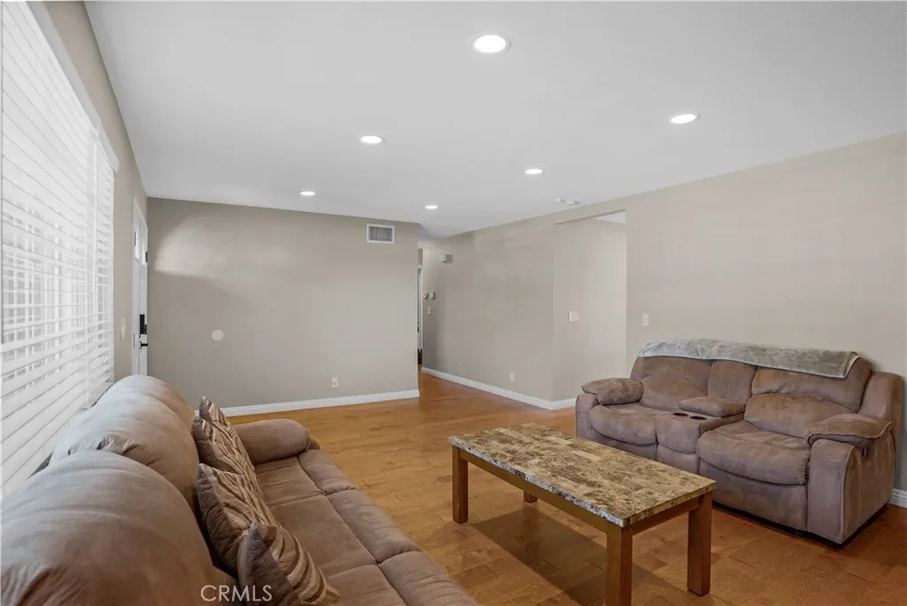 https://cdn.realtyfeed.com/cdn/127/306749813/71c5b5d2132649ad62a4747c219c5e80.webp