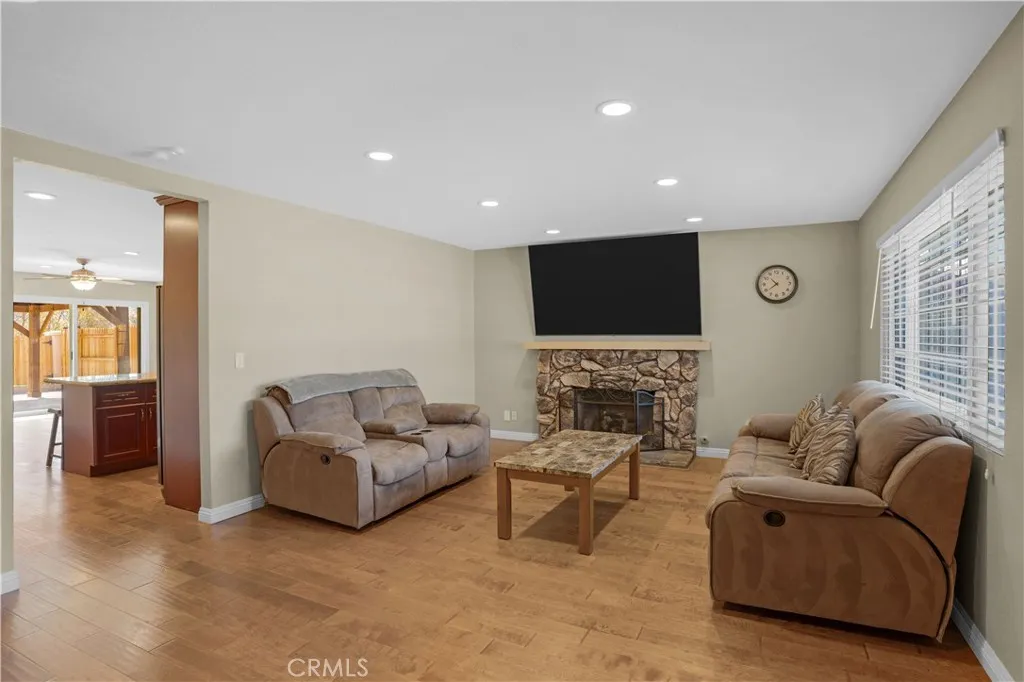 https://cdn.realtyfeed.com/cdn/127/306749813/b42cf9cdce4d2f65798c782c7578619d.webp