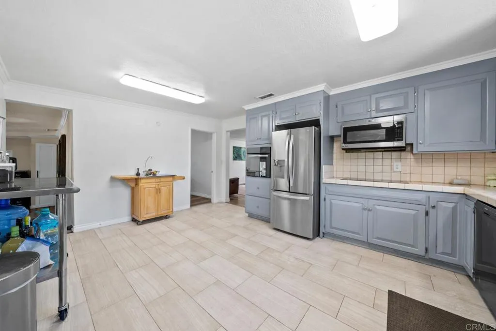 https://cdn.realtyfeed.com/cdn/127/306749880/f6e81290bd13f05accc23ba030fd0446.webp