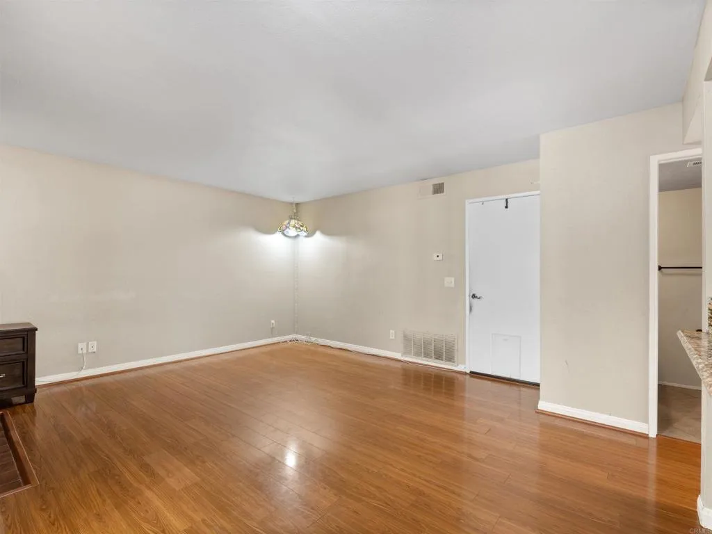 https://cdn.realtyfeed.com/cdn/127/306749969/0ef8a0d45859673425c1dd7e37ce38ac.webp